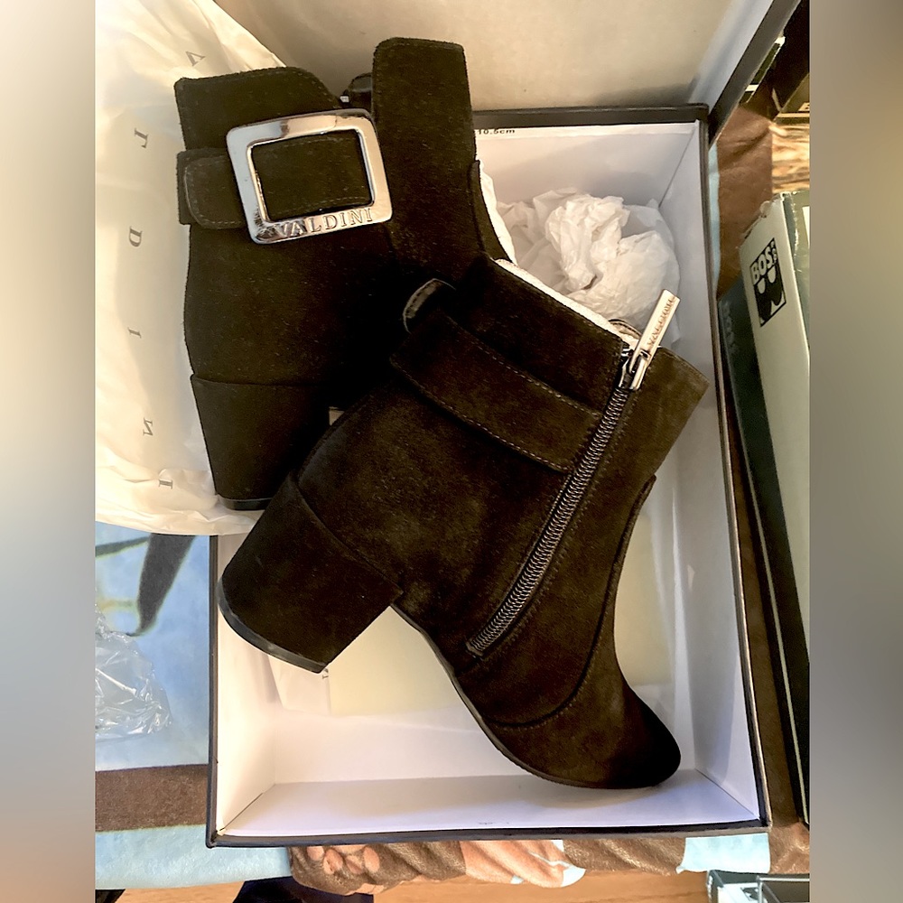Brand new - Black suede ankle boots - 6M